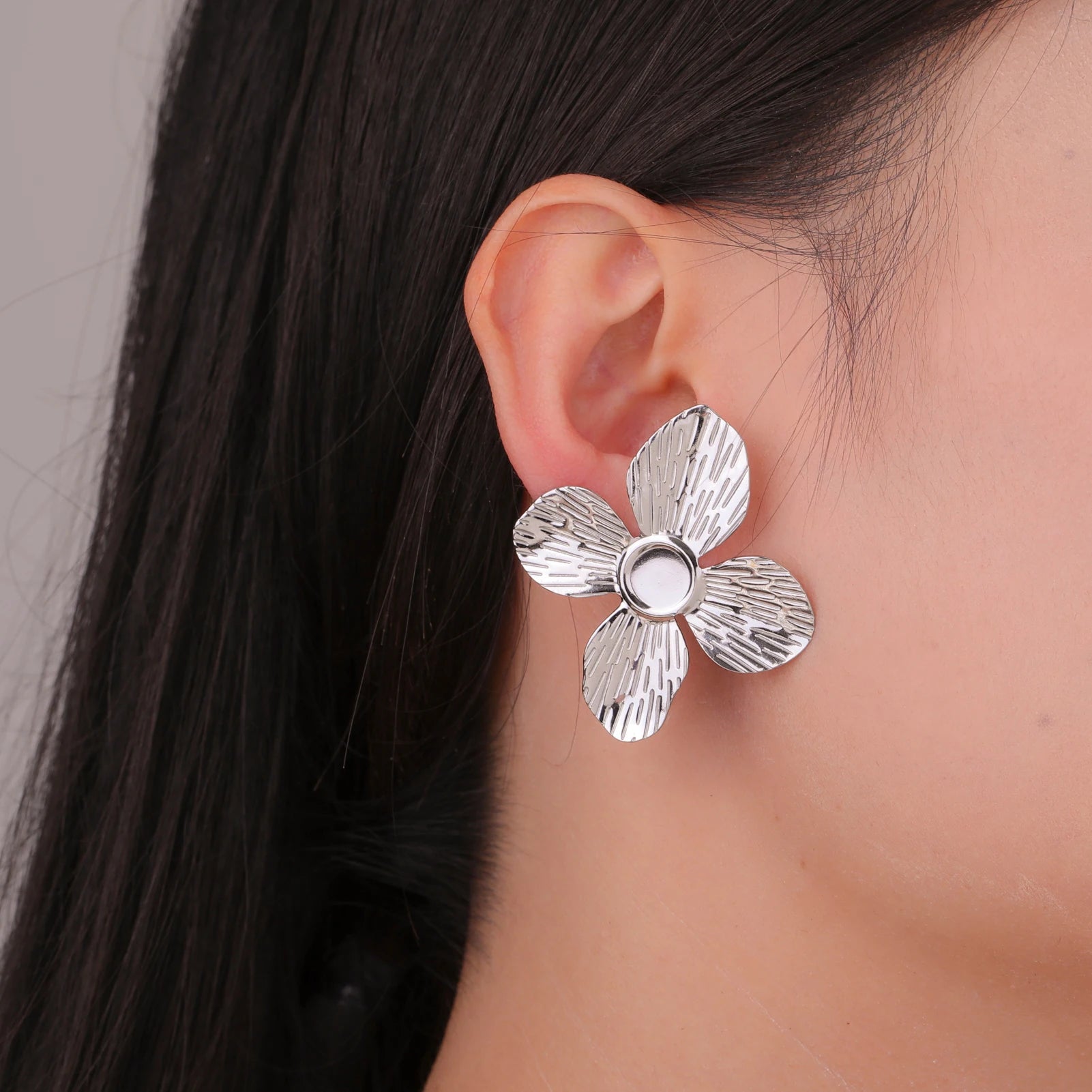 olala earrings